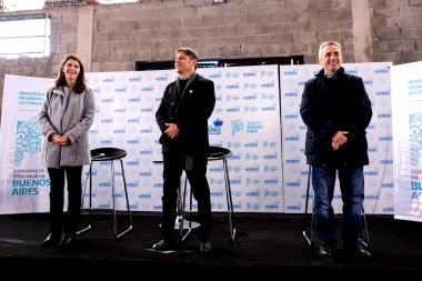 Después del cruce con Alberto, Kicillof se mostró con Larroque en Moreno