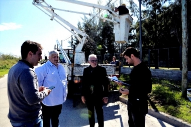 Zamora supervisó obras de iluminación en el Parque Industrial de Troncos del Talar