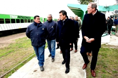 En su visita a Viedma, Massa destacó: "En la conectividad está en juego el federalismo"