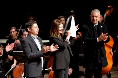 Kicillof presenció el Concierto Patrio en el Teatro Argentino de La Plata