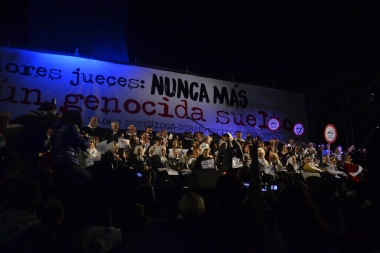 Galería de fotos de #LaPlazaDeLosPañuelos: histórica marcha contra el 2x1 a represores