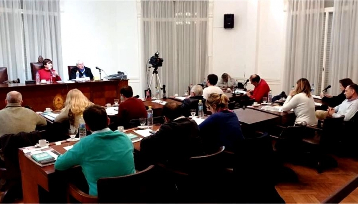 Denuncian al oficialismo en Dolores por “violar la paridad de género” en el Concejo