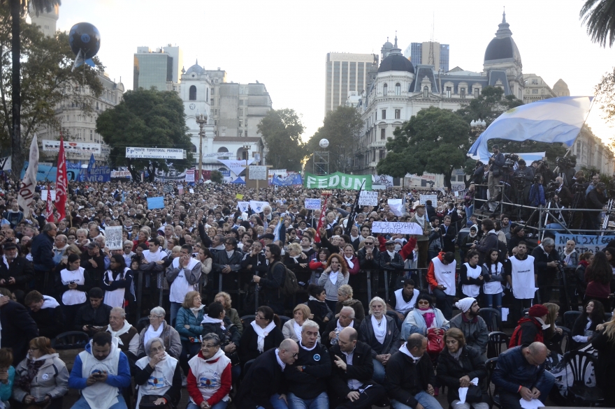 Galería de fotos de #LaPlazaDeLosPañuelos: histórica marcha contra el 2x1 a represores