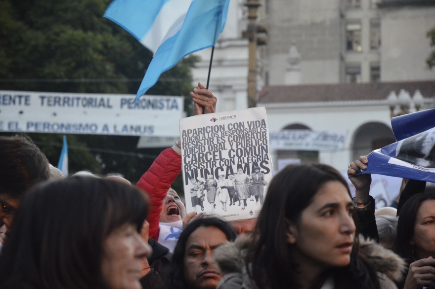 Galería de fotos de #LaPlazaDeLosPañuelos: histórica marcha contra el 2x1 a represores