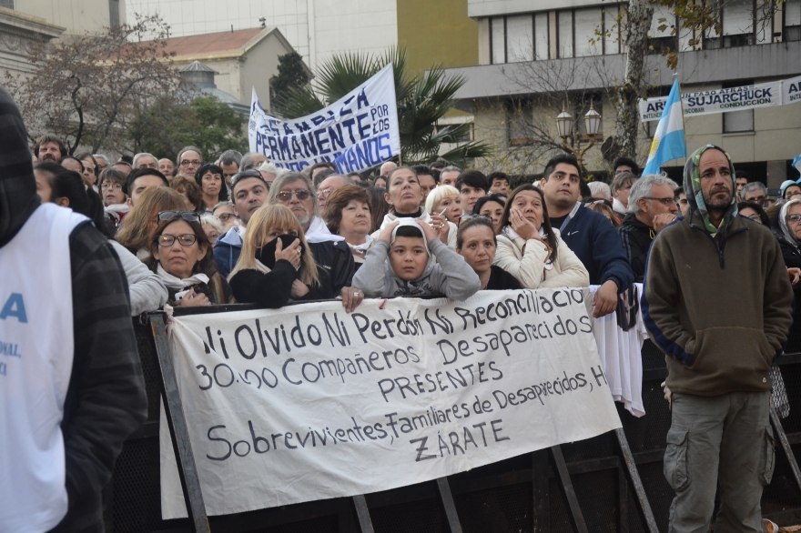 Galería de fotos de #LaPlazaDeLosPañuelos: histórica marcha contra el 2x1 a represores