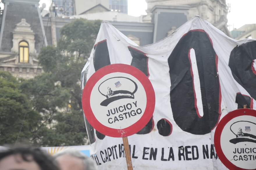 Galería de fotos de #LaPlazaDeLosPañuelos: histórica marcha contra el 2x1 a represores