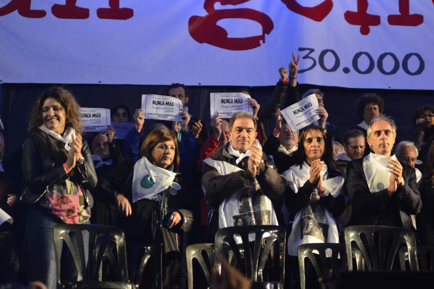Galería de fotos de #LaPlazaDeLosPañuelos: histórica marcha contra el 2x1 a represores