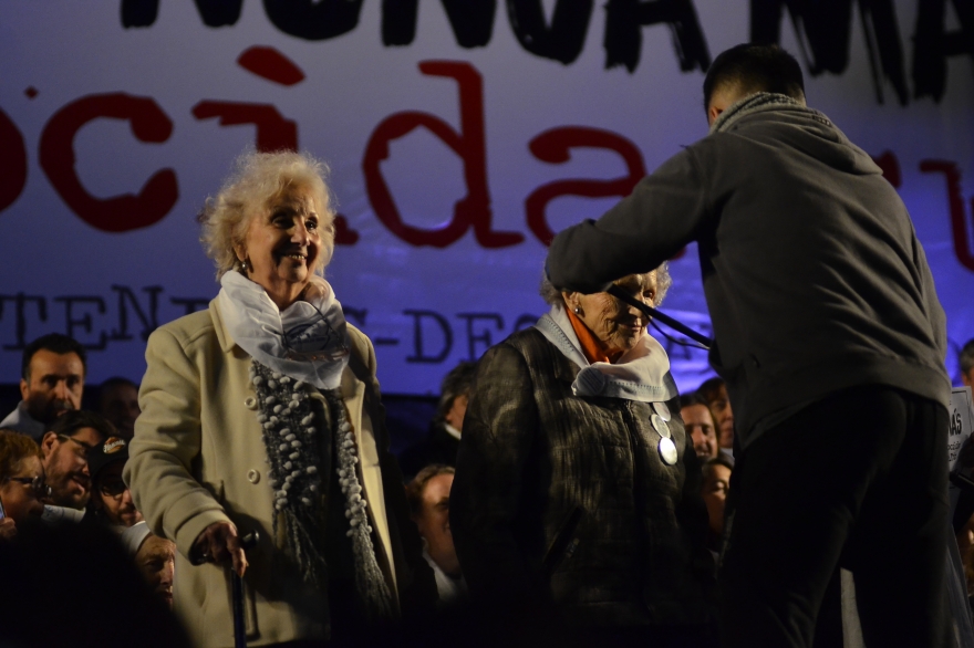 Galería de fotos de #LaPlazaDeLosPañuelos: histórica marcha contra el 2x1 a represores