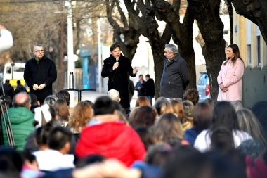 Kicillof y un gesto a la UCR: apoyó debatir más la autonomía municipal