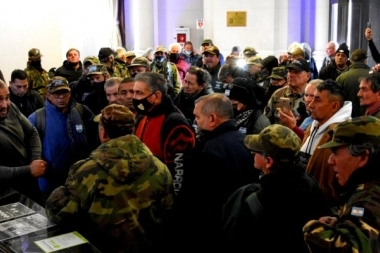 Tras los reclamos, Provincia recibirá a los excombatientes que tomaron el Senado