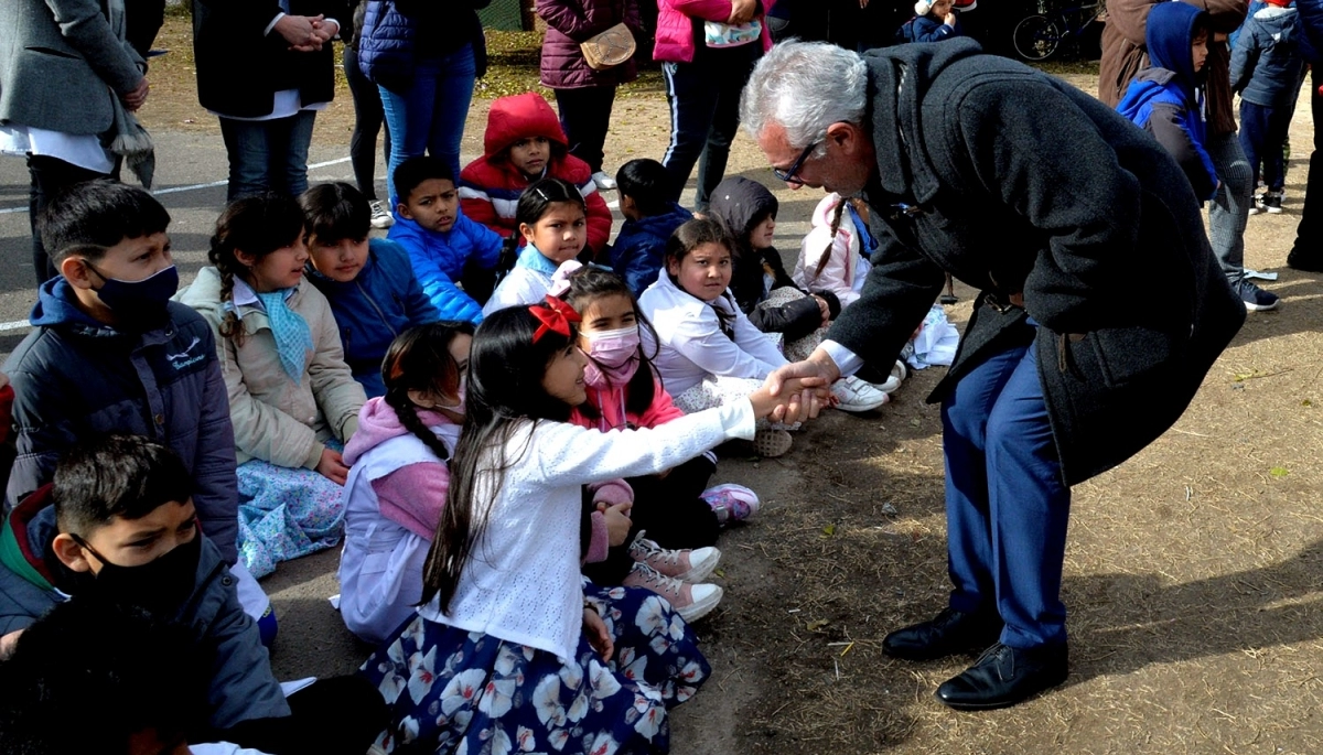Zamora estuvo en Benavídez para festejar el aniversario de una escuela primaria