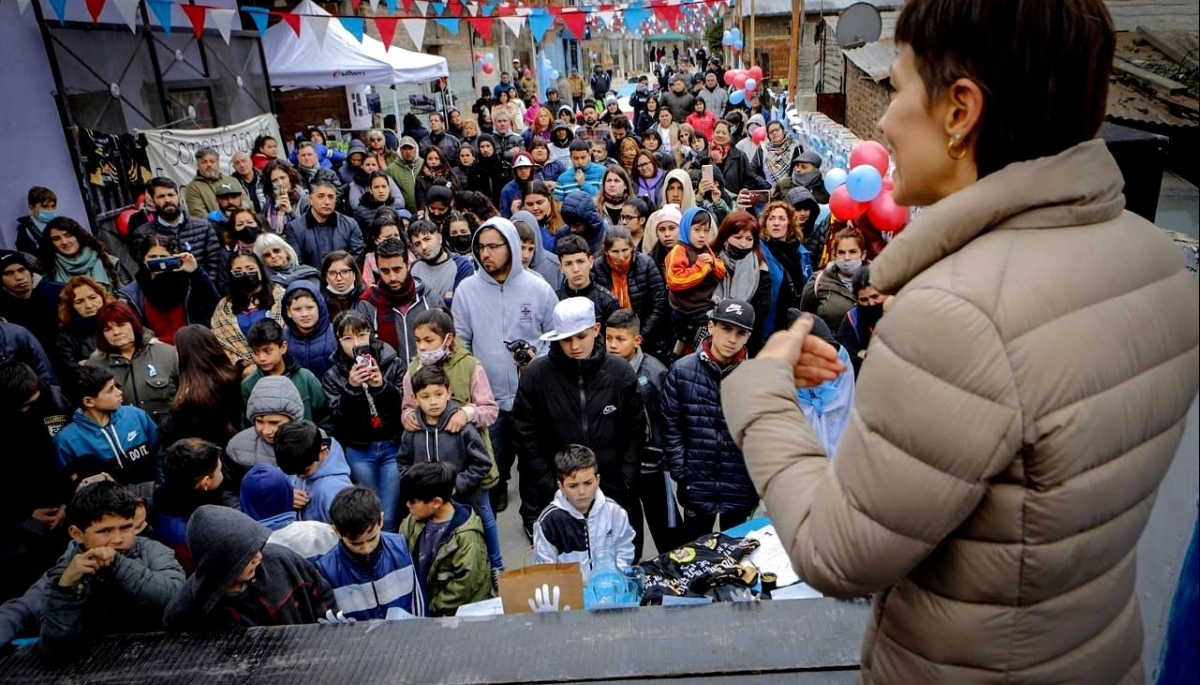 Mayra Mendoza inauguró trabajos de infraestructura en Bernal Oeste