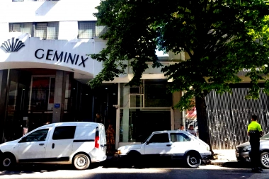 Robo millonario: a plena luz del día se llevaron 3 millones en el centro de La Plata