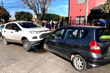 Locura: una persecución, una amante y un accidente entre 3 autos en Almirante Brown