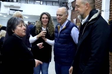 Buscan que el 100% de los abuelos de Lanús tengan un botón antipánico