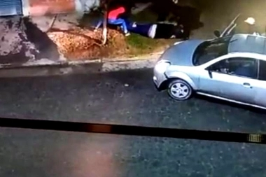 Video: un hombre muy malherido por un brutal ataque piraña