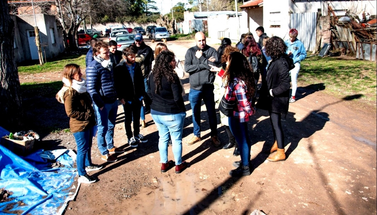 Hábitat popular: Barrios y Valicenti recorrieron obras en Olavarría