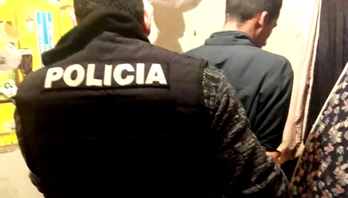 Investigación y allanamientos: durante los procedimientos un policía resultó herido