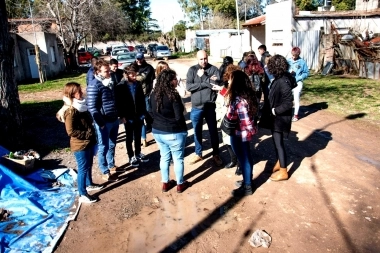 Hábitat popular: Barrios y Valicenti recorrieron obras en Olavarría