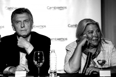 Macri intentó calmar las aguas y dijo que la interna la arregla “con un café con Carrió”