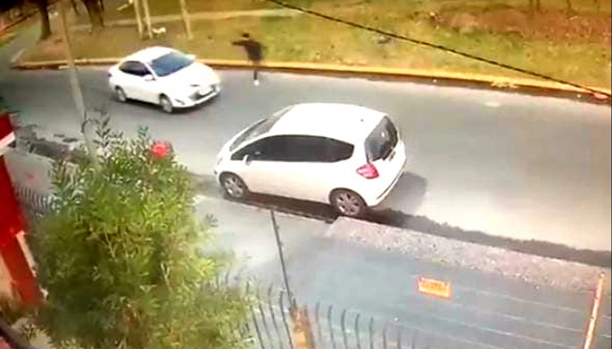 Conurbano caliente: le robaron el auto, los corrió y lo balearon en Quilmes