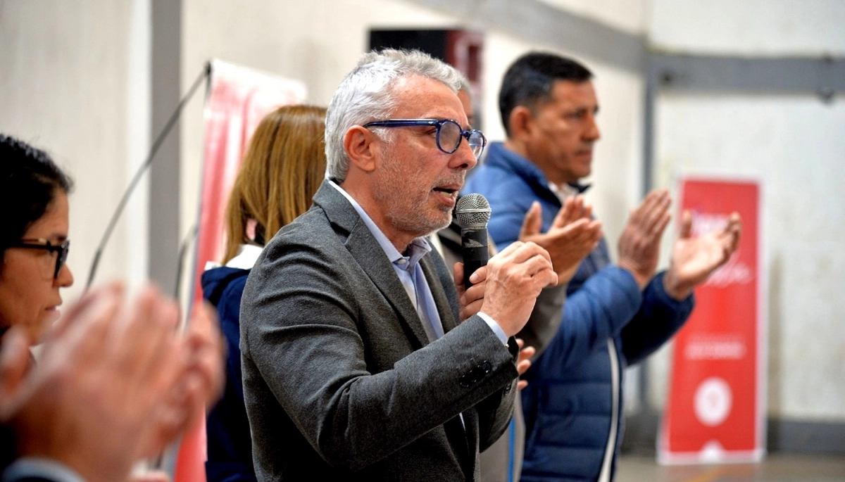 Reconocimiento a la solidaridad: Zamora realizó un aporte económico a vecinos