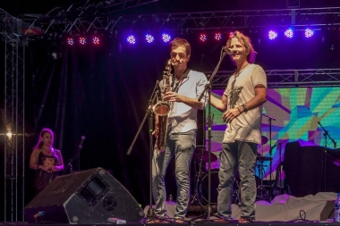 Petrecca festejó el cumpleaños Nº 189 de Junín  y se animó a tocar el saxo frente a 20.000 personas