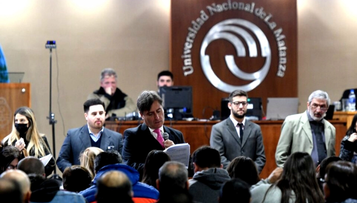 Denuncian que la Policía Bonaerense habría hecho inteligencia ilegal de la familia de Lucas Verón