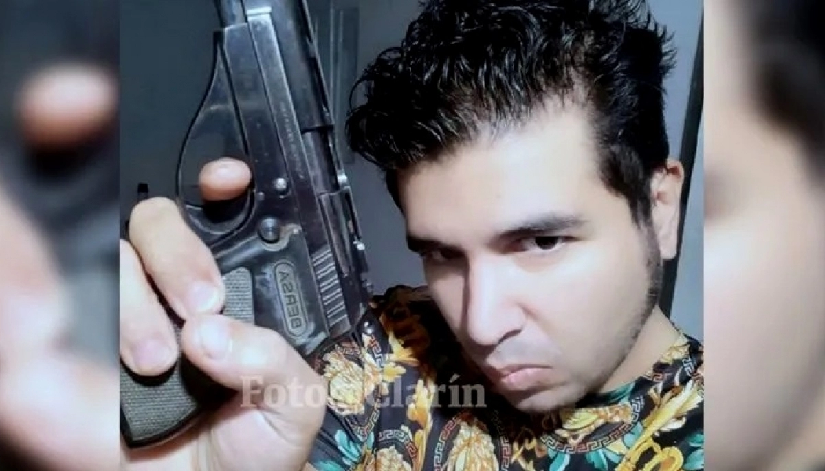 Se mostraban con el arma: la foto que complica aún más a Sabag Montiel y su novia
