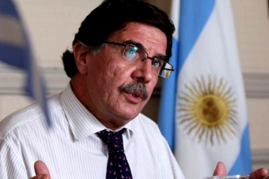 Sileoni desestimó el adoctrinamiento y dijo que la oposición busca “sobreactuar al situación"