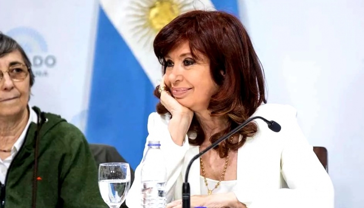 Cristina Kirchner rompió el silencio: “Estoy viva por Dios y por la Virgen”