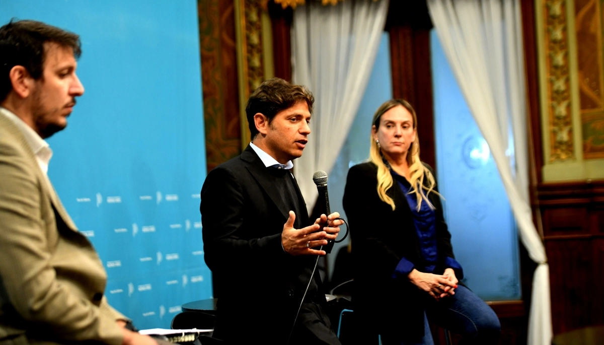 Kicillof firmó convenios para optimizar los servicios públicos en 10 municipios