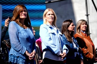 “Vamos a reconstruir lo que nos han quitado”, aseguró Magario en el Encuentro Provincial de Mujeres