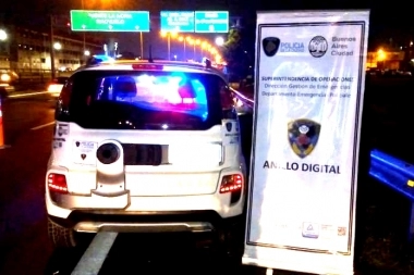Increíble: abandonó el auto robado en medio de la General Paz y salió corriendo