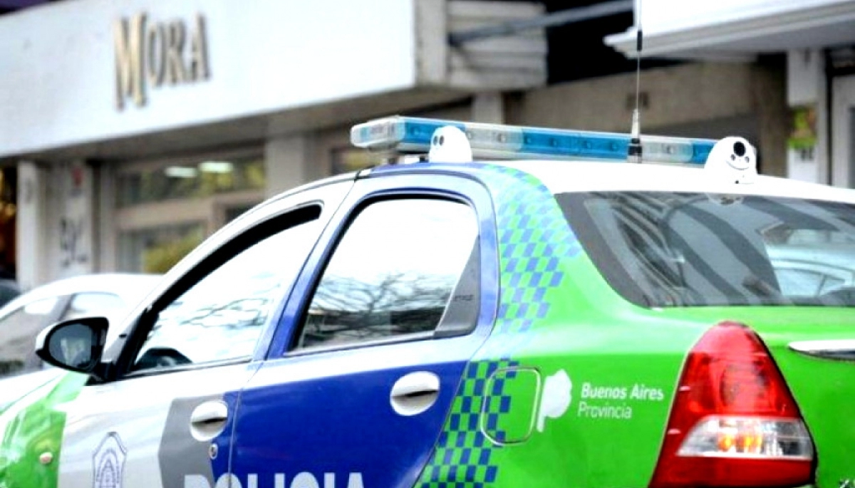 ¿Zona liberada? Cortaron una persiana e hicieron un boquete en pleno centro de Quilmes
