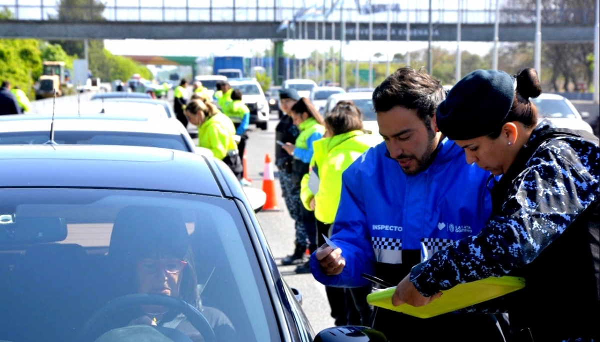 La Plata: secuestraron vehículos que transportaban pasajeros ilegalmente