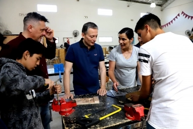 En Monte Grande, Gray recorrió las obras que se realizan en la Escuela Técnica N° 1