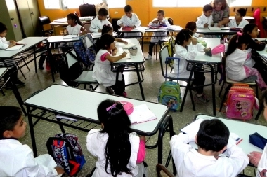 Oficializaron las horas extras en escuelas: cuáles son los detalles de la medida