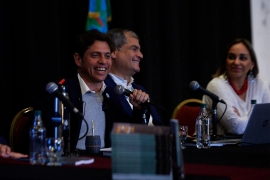 Kicillof y Rafael Correa presentaron el libro “Economía como ideología disfrazada de ciencia”