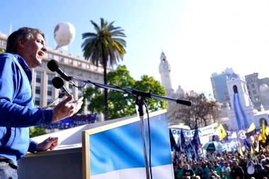 Con Moyano y Baradel, Máximo le respondió a la CGT: “Piden una banca y después no aparecen”