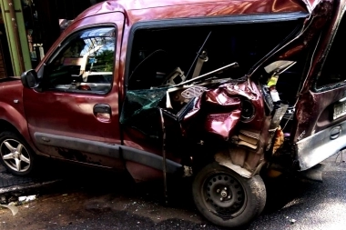 Robaron “bondi” de la terminal, en la fuga chocaron 5 autos y terminaron en el cementerio