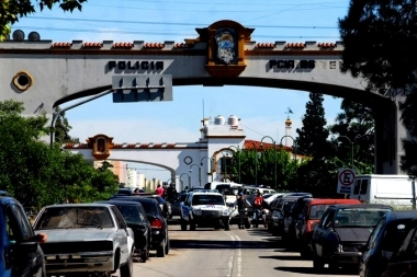 Perseguidos y rodeados por la policía, dos jóvenes se tiraron del Puente La Noria