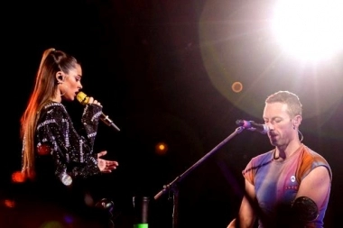 Tini sorprendió en el quinto show de Coldplay y cantó junto a Chris Martin