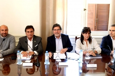 Con cuestionamientos y cruces, Sileoni defendió el Presupuesto 2023 en la Legislatura