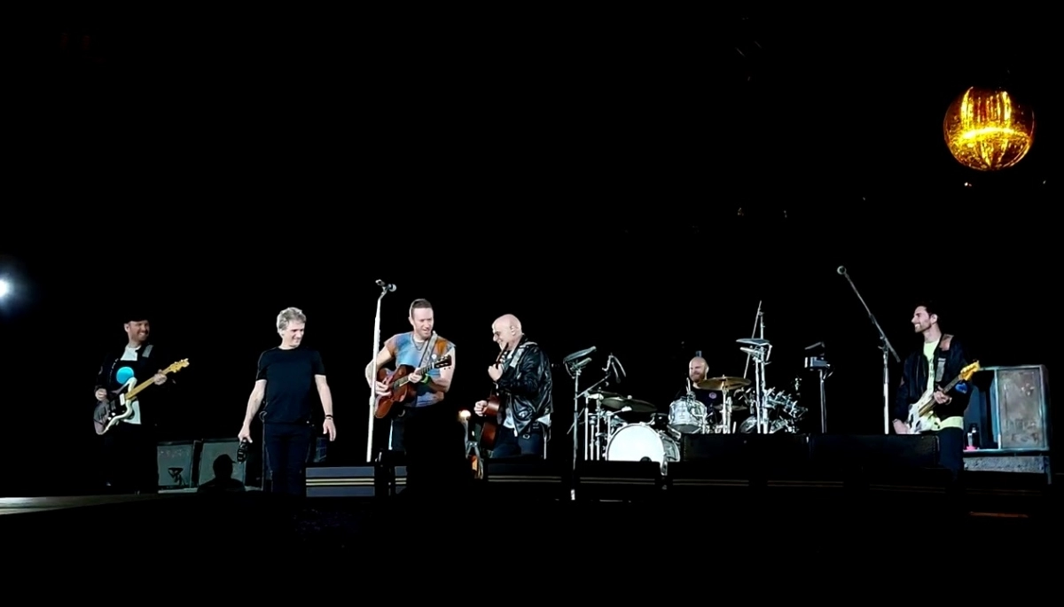 Momento histórico: Zeta Bosio y Charly Alberti entonaron “De Música Ligera” con Coldplay