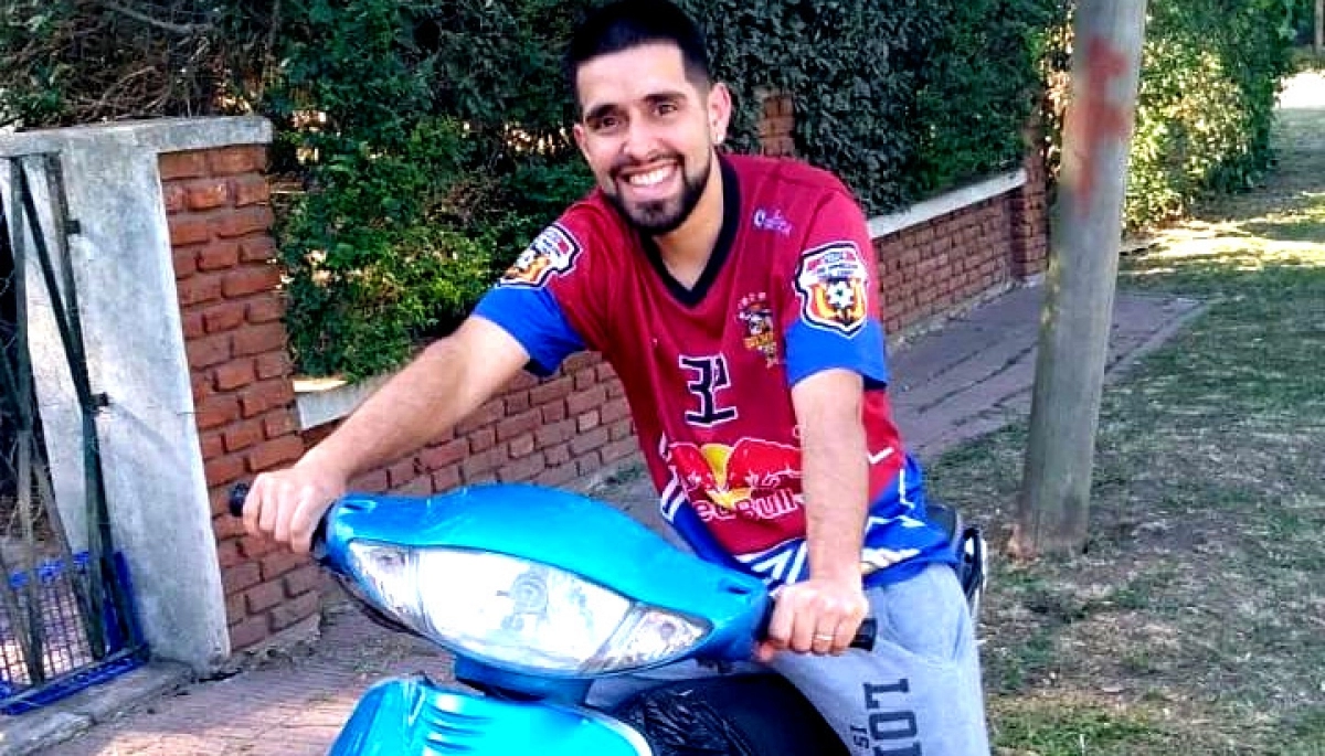 Mortal ataque motochorro: los esquivó para que no le roben, le dispararon, chocó y murió