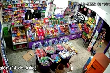 Ladrones con sombreros, encerraron y golpearon sin asco a los empleados de un kiosco