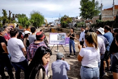 Mayra Mendoza y Nardini supervisaron obras de entubamiento y drenaje en Bernal Oeste