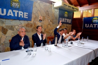 Kicillof y la UATRE firmaron un pacto para construir viviendas a trabajadores rurales