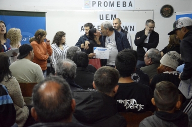El Municipio de A. Brown entregó certificados del programa "Promueba" a vecinos